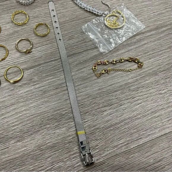 Costume Jewelry Bundle 24 piece Rings Gold and Bracelets - Picture 5 of 7